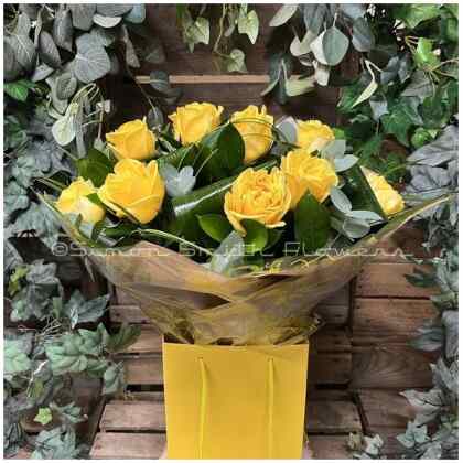 12 Yellow Roses