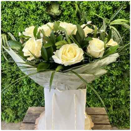 12 White Roses