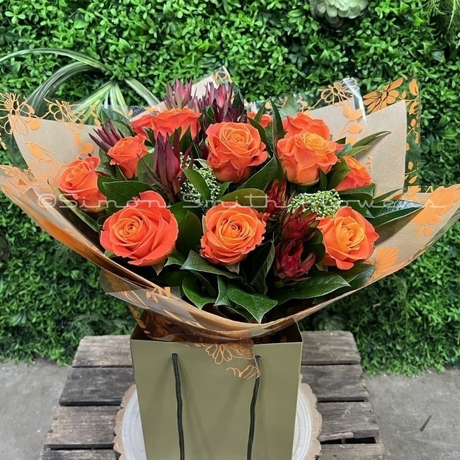 12 Orange Roses